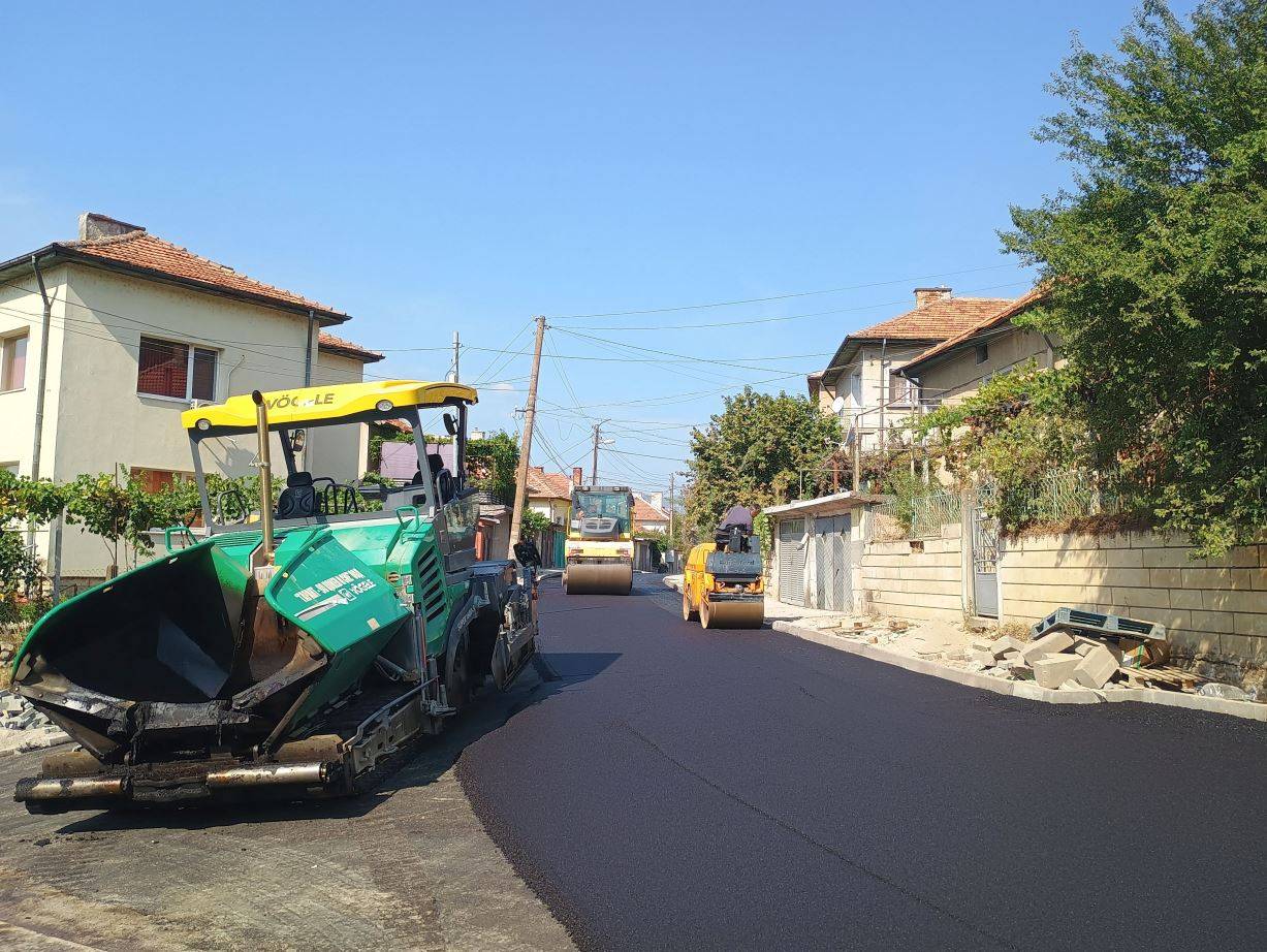  Продължава обновяването на градската улична мрежа в Мездра 
